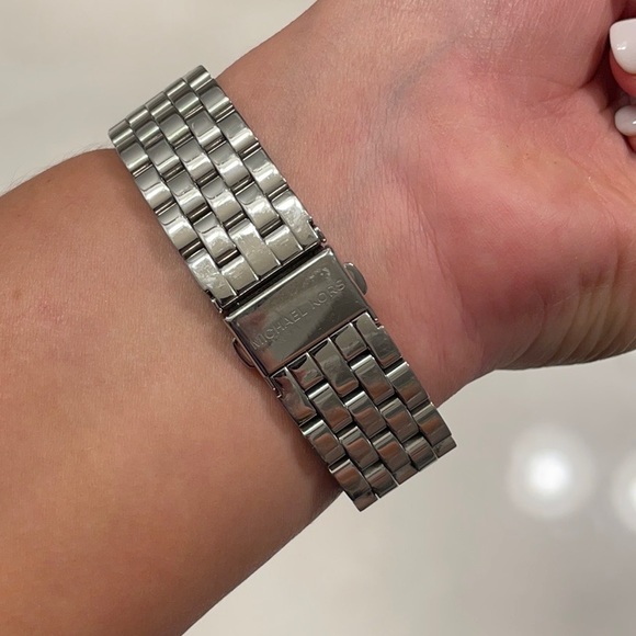 Michael Kors silver watch - Picture 2 of 4